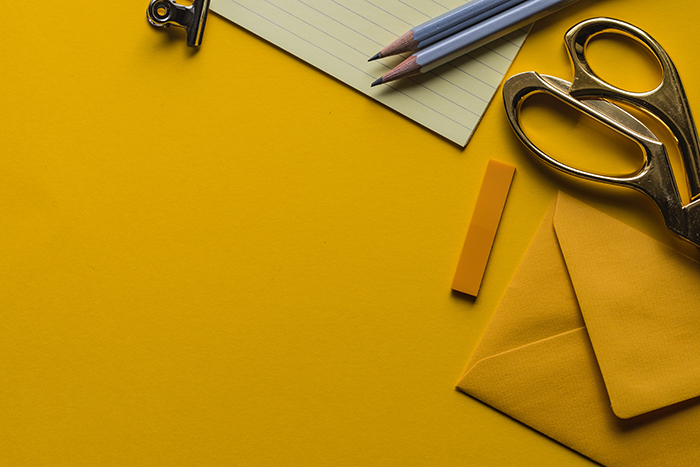 papier jaune ciseaux